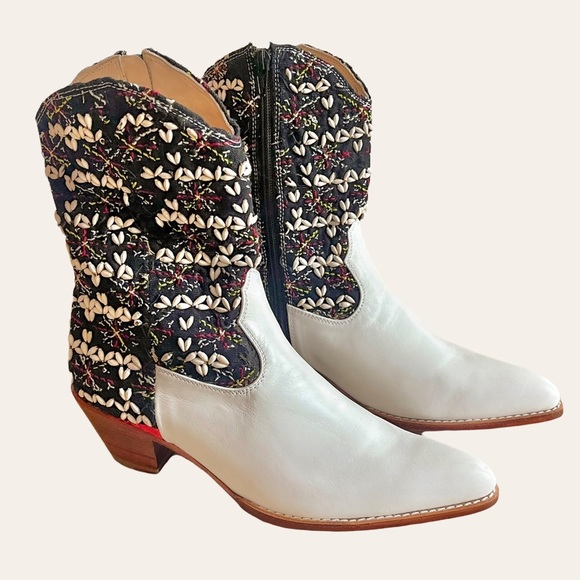 MOMO New York | TRIBAL EMBROIDERED POINTED ANKLE BOOTS NALIA Size: 8 - Picture 3 of 13